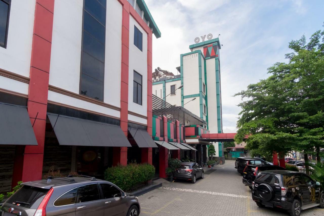 OYO 711 Salam Residence Syariah Medan Exterior foto